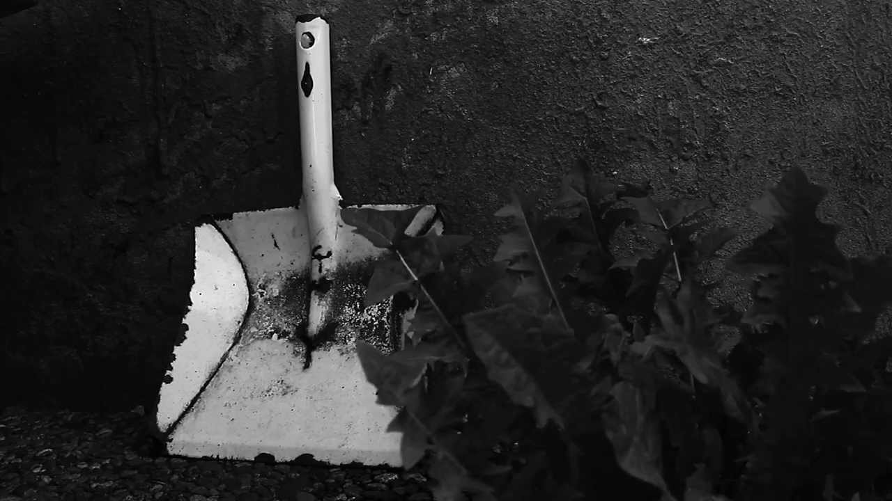 Dustpan as a weapon - Creepy, Horror Footage